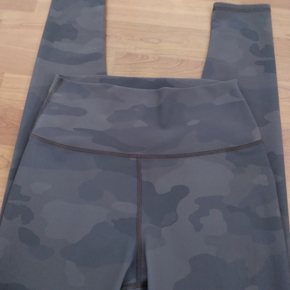 ALO YOGA Camo Vapor High Waist‎ Leggings - Picture 3 of 9